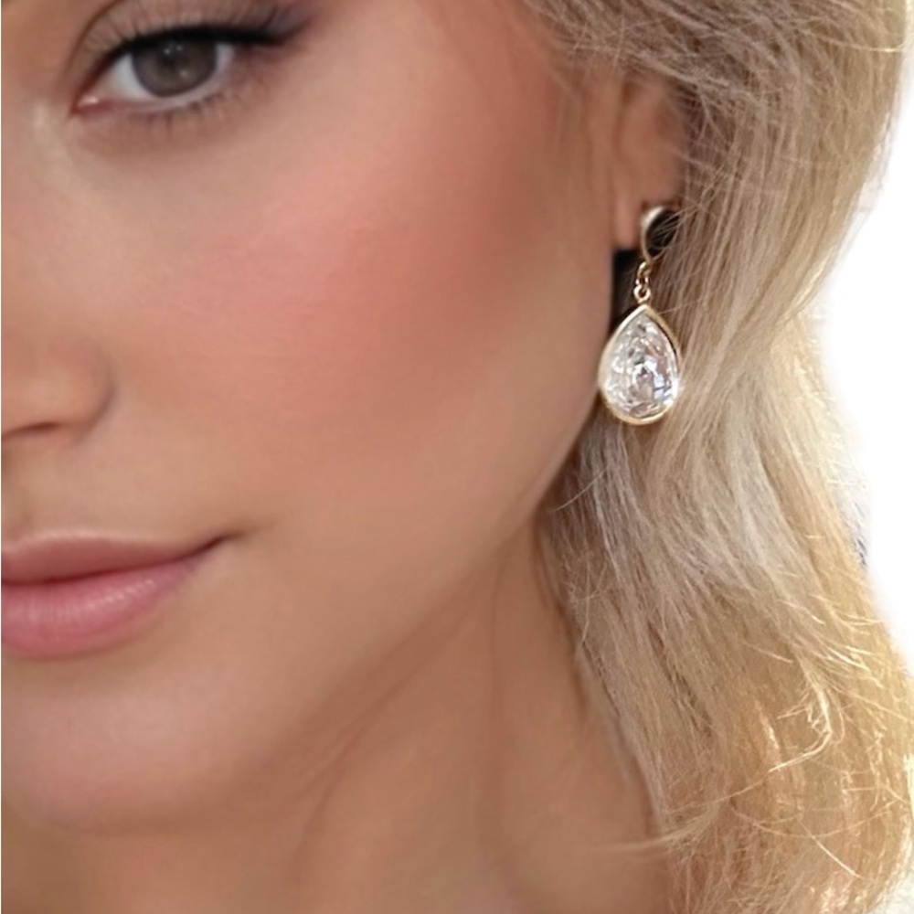 Trifari Earrings Dangle Gold Pierced Classy Glitzy Icy Crystal Rhinestone Bold - Picture 5 of 10